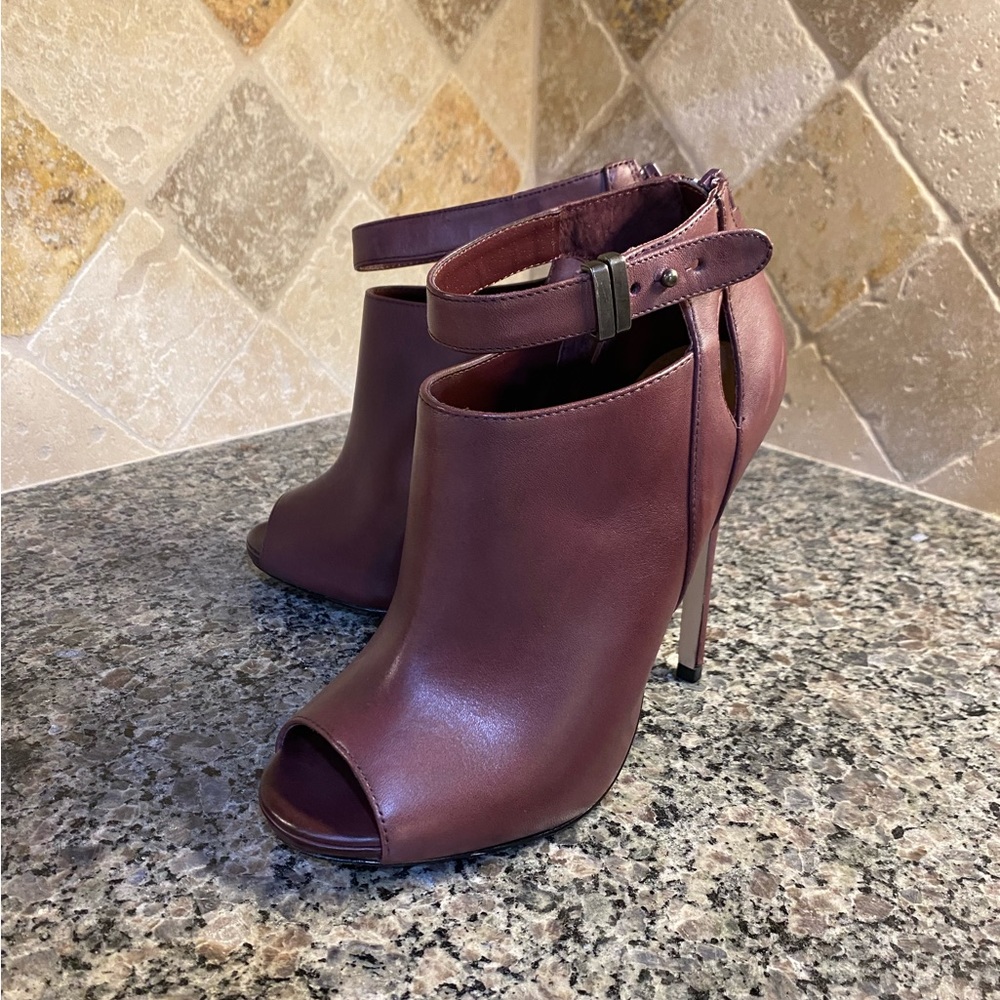 Beautiful BN Shoemint "Leila" Booties in size 6.5 Color:Wine NEW IN THE BOX